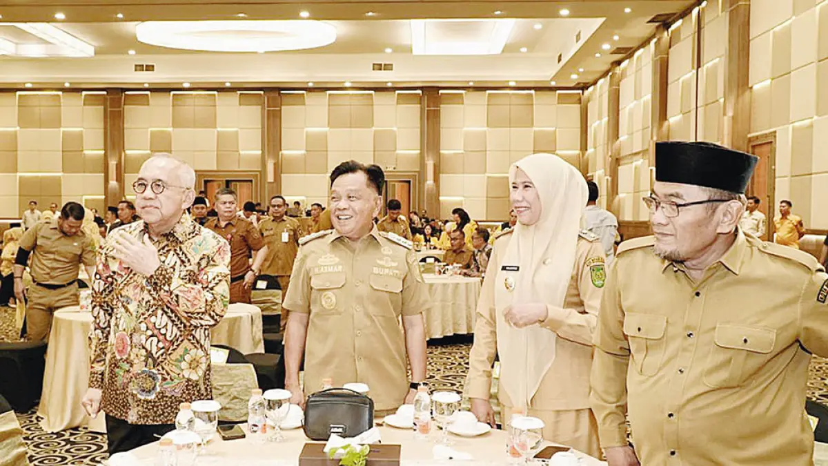 Sejumlah kepala daerah dan tokoh masyarakat di Riau menghadiri kegiatan Sarasehan Kebangsaan dengan tema ”Obligasi Daerah sebagai Salah Satu Alternatif Pembiayaan Daerah dan Instrumen Investasi Publik” yang digelar MPR RI di Hotel Pangeran, Kota Pekanbaru, Senin (20/7/2026). (pemkab inhil untuk riau pos)