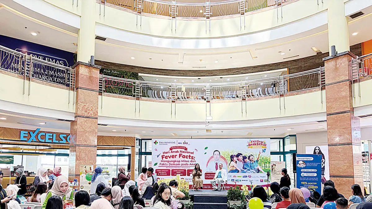Suasana talkshow yang digelar Eka Hospital dalam rangka memperingati Hari Anak Nasional di Mal SKA Pekanbaru, Ahad (19/7/2026). (Prapti Dwi Lestari/riau pos )