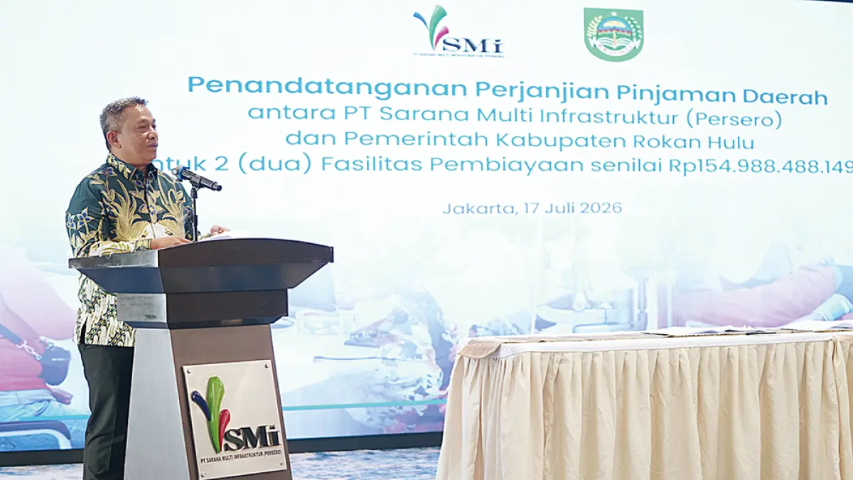 MEMBERIKAN ARAHAN: Bupati Rohul Anton ST MM memberikan arahan, usai penandatanganan perjanjian pembiayaan daerah dan cash/collection account management agreement (CAMA) secara notarial&nbsp;dengan PT SMI&nbsp;di lantai 48 Sahid Sudirman Center, Jakarta, Jumat (17/7/2026). (Prokopim Setda Rohul untuk Riau Pos)
