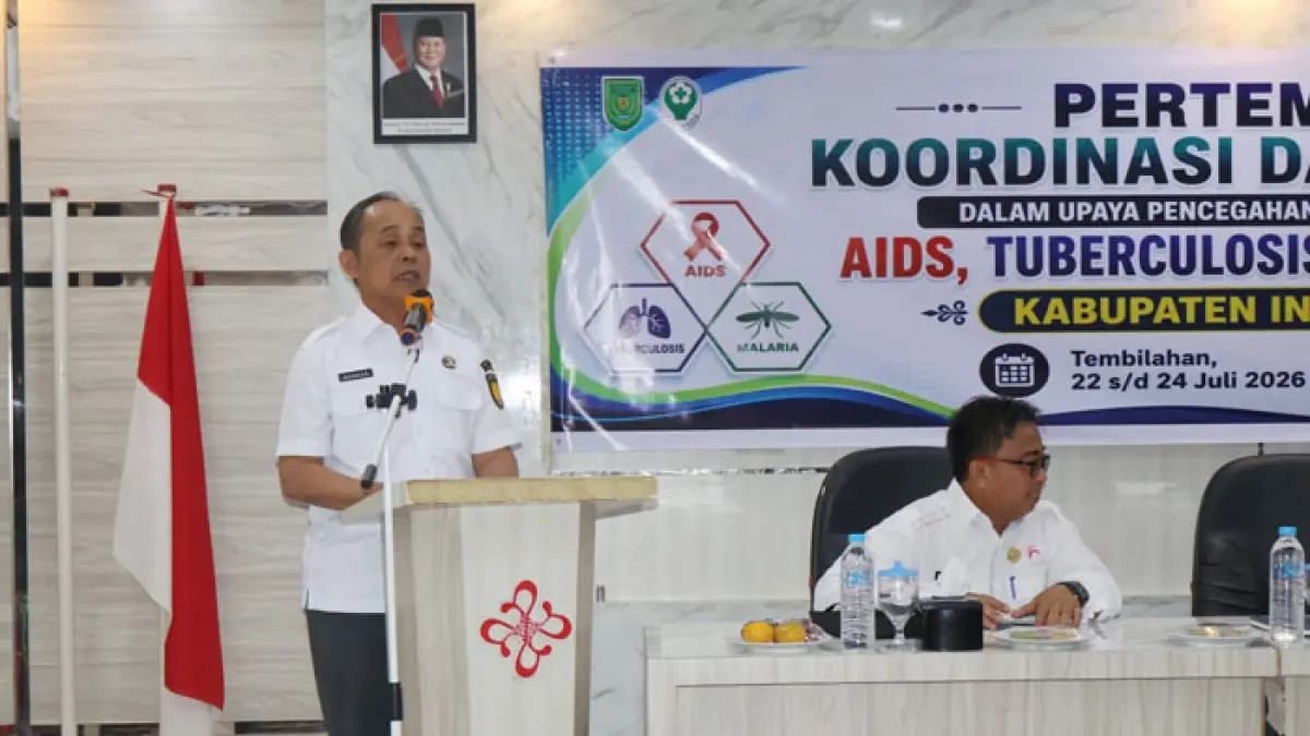 Bupati Inhil Herman menyampaikan arahan saat membuka pertemuan koordinasi dan advokasi upaya pencegahan serta penanggulangan AIDS, Tuberkulosis (TBC), dan Malaria (ATM) disalah satu hotel di Tembilahan, Rabu (22/7/2026). (Istimewa)