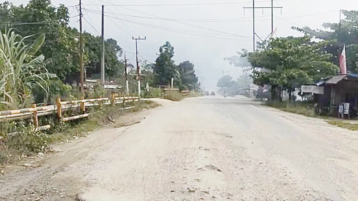 JALAN RUSAK: Ruas jalan provinsi Mahato-Simpang Manggala di Kabupaten Rokan Hilir mengalami kerusakan, Selasa (21/7/2026). Tahun ini Pemprov Riau berjanji akan mulai memperbaiki jalan tersebut. (PUPR Riau untuk Riau Pos)
