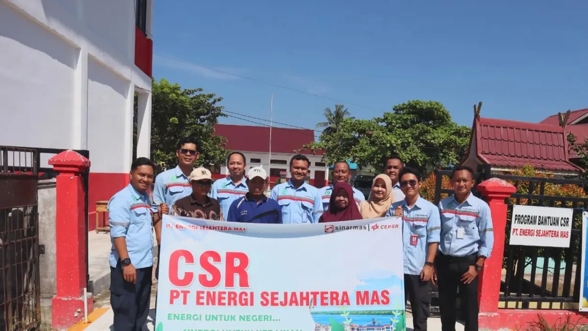 Kolaborasi perusahaan dalam mendukung infrastruktur bagi masyarakat dengan melakukan perbaikan akses jalan menuju SDN 005 Lubuk Gaung, Dumai, pada Juni 2026 ini.(SINAR MAS UNTUK RIAUPOS.CO)
