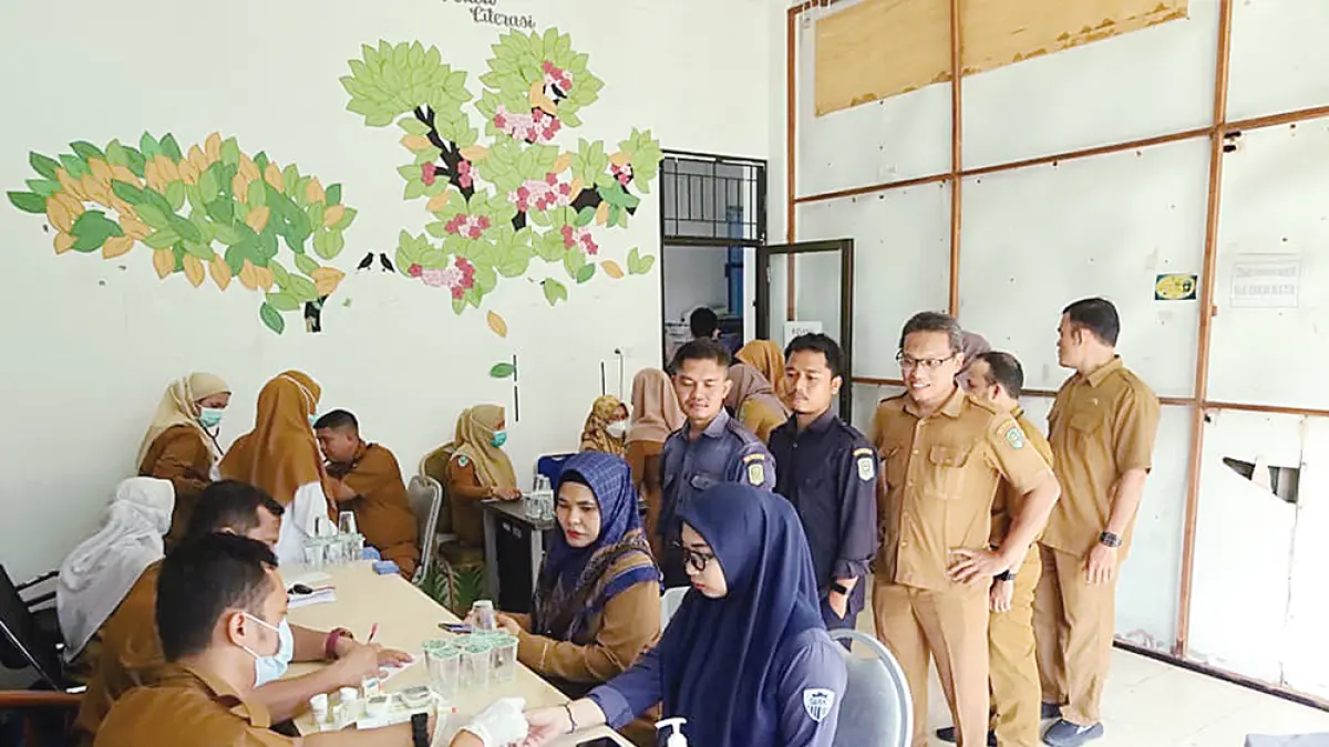 PEMERIKSAAN KESEHATAN: ASN dan non-ASN menjalani pemeriksaan kesehatan gratis di Kantor Diskominfo, Kompleks Perkantoran Tanjung Agung, Selasa (21/7/2026). (Diskominfo siak untuk riau pos)
