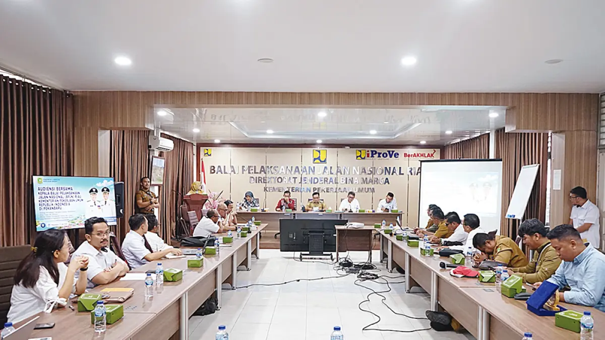 PERTEMUAN: Bupati Kepulauan Meranti AKBP (Purn) H Asmar saat bertemu jajaran Balai Pelaksanaan Jalan Nasional (BPJN) Riau di Kota Pekanbaru, Selasa (21/7/2026). (pemkab kepulauan meranti untuk riau pos)
