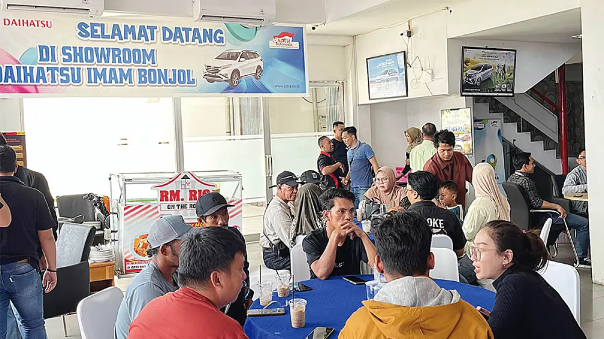 Suasana Kumpul Sahabat Serentak di salah satu outlet Astra Daihatsu di Jakarta, Sabtu (18/7/2026). Para pelanggan Daihatsu antusias mengikuti Kumpul Sahabat Serentak. (DAIHATSU UNTUK RIAU POS)