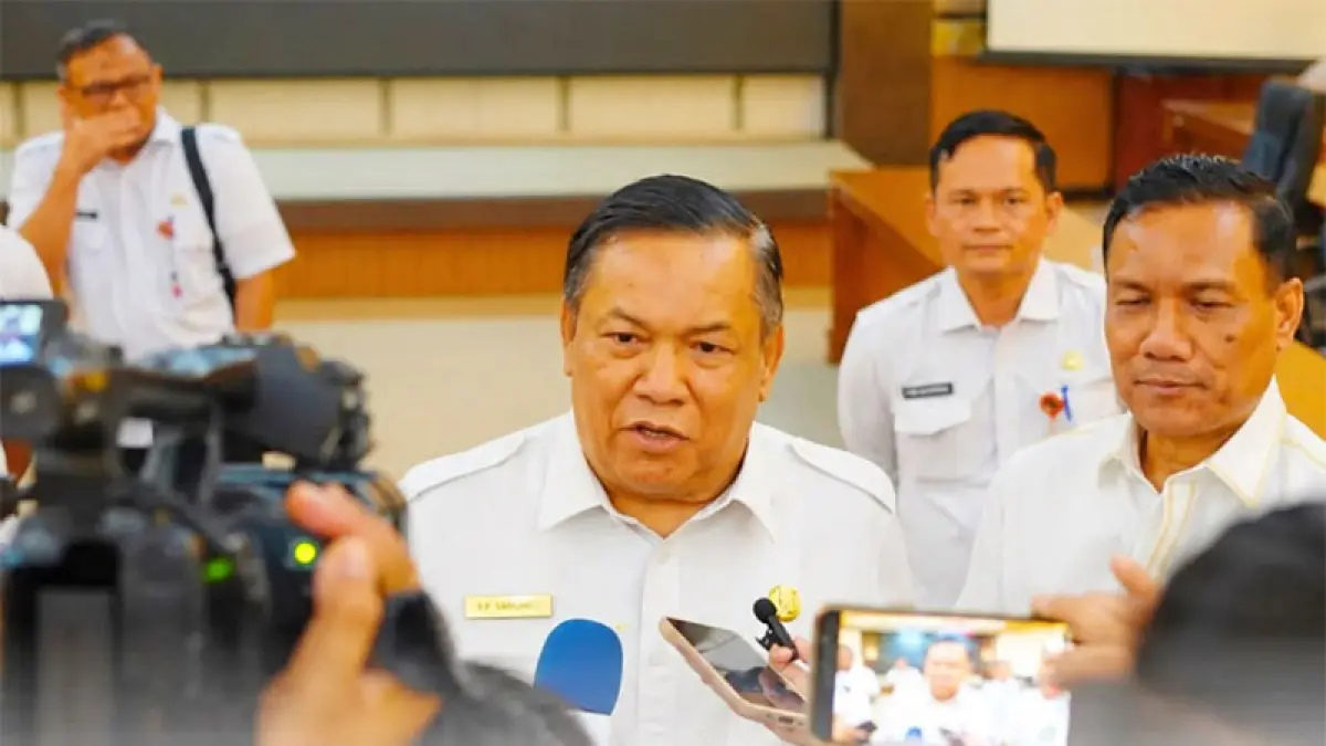 Plt Gubernur Riau SF Hariyanto bersama Direktur Koordinasi Supervisi Wilayah I KPK RI, Brigjen Pol Agung Yudha Wibowo dalam agenda rapat penyampaian hasil deteksi Participating Interes (PI) 10 persen, di Kantor Gubernur Riau, belum lama ini. (RIAU PETROLEUM UNTUK RIAUPOS.CO)