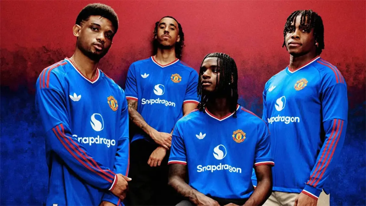 Amad Diallo, Leny Yoro, Ayden Heaven, dan Patrick Dorgu dengan jersey tandang Manchester United. (Manchester United)

