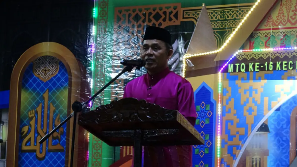 Bupati Inhil Herman memberikan sambutan dimalam penutupan MTQ yang dilaksanakan di Kecamatan Pulau Burung, Rabu (22/7/2026). (Diskominfo Inhil)