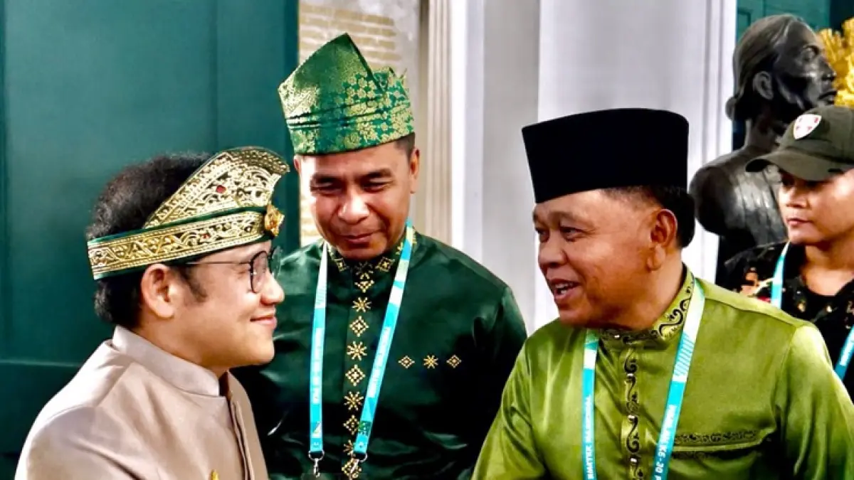 Ketua DPC PKB Kepulauan Meranti Asmar (kiri) bersama Cak Imin. (Istimewa)