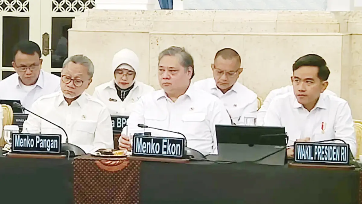 Posisi duduk Wapres Gibran Rakabuming Raka saat Rapat Kabinet Paripurna di Istana Negara, Jakarta, Senin (20/7/2026), menuai sorotan karena berada di jajaran Menko bukan di samping presiden.  (JPG)