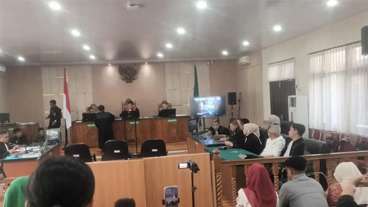 Suasana sidang Gubernur Riau Non Aktif Abdul Wahid  dalam perkara dugaan korupsi di Pengadilan Negeri Pekanbaru Kelas 1A, Kamis (23/7/2026). (Evan Gunanzar)
