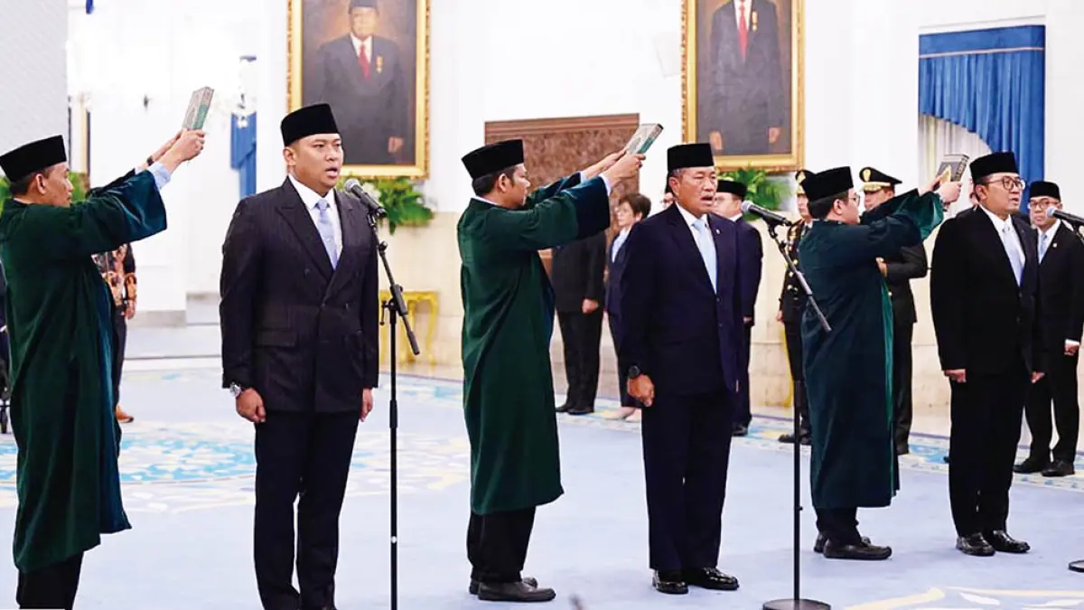 Sudaryono (dua kiri) menjalani pengambilan sumpah saat prosesi pelantikan sebagai Kepala Badan Gizi Nasional di Istana Negara, Jakarta, Rabu (22/7/2026). (Cahyo/BPMI Setpres)