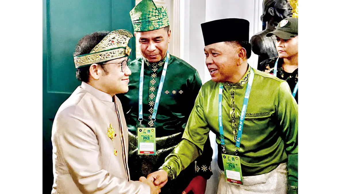 Ketua  Dewan Pengurus Cabang (DPC) Partai Kebangkitan Bangsa (PKB) yang juga Bupati  Kepulauan Meranti 2026-2031 H Asmar menyalami Ketua Umum DPP PKB  Muhaimin Iskandar di Jakarta, Rabu (22/7/2026). (dpc pkb meranti untuk riau pos)