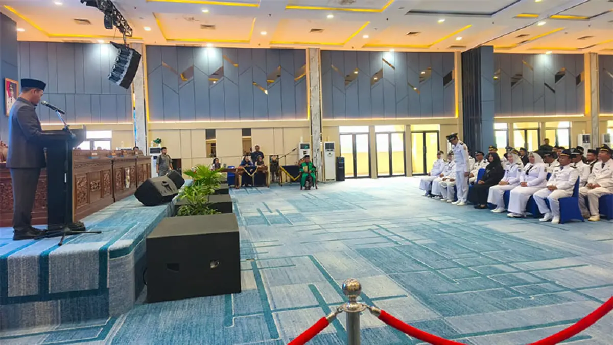 Wako Pekanbaru Agung Nugroho menyapa lurah dan pejabat yang baru dilantik, Jumat (24/7/2026). (M ALI NURMAN)