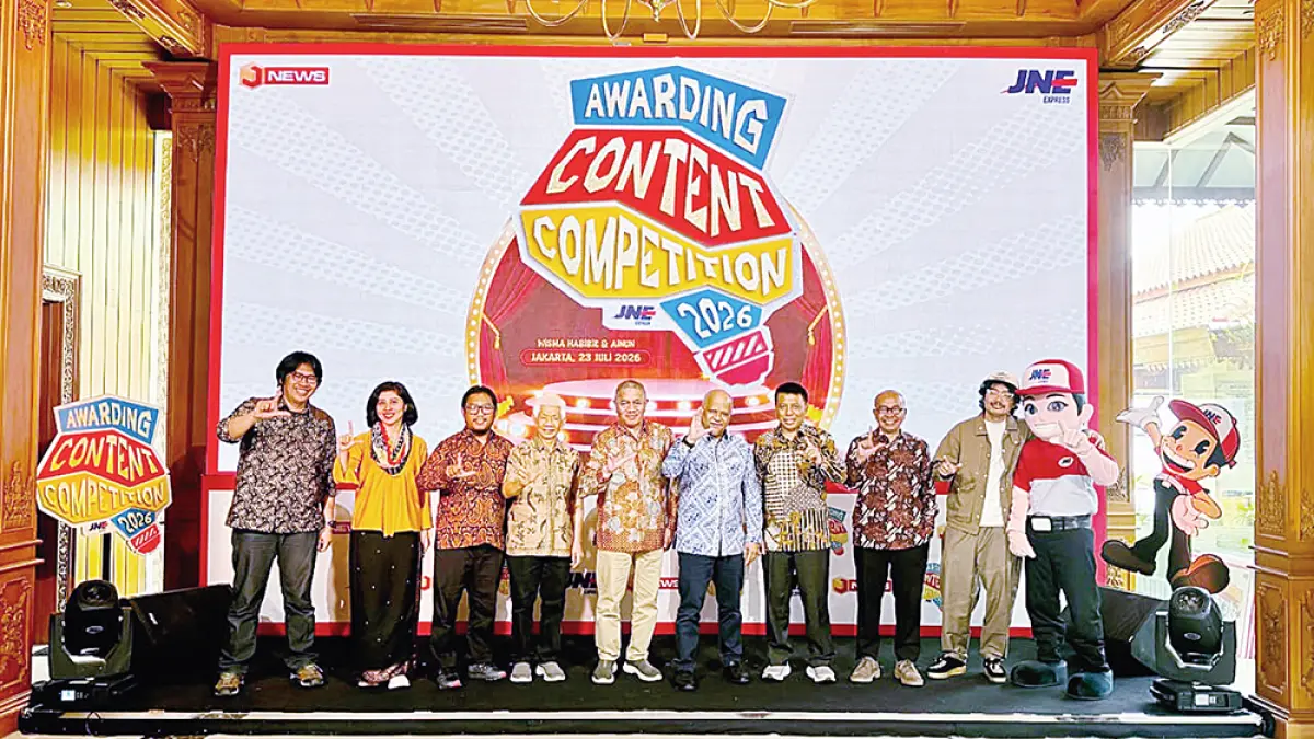 Chairman Ilthabi Rekatma Ilham Akbar Habibie bersama jajaran JNE, pemenang dan juri, berfoto bersama dalam puncak penghargaan JNE Content Competition 2026 yang digelar di Jakarta,  belum lama ini. (JNE untuk riau pos)