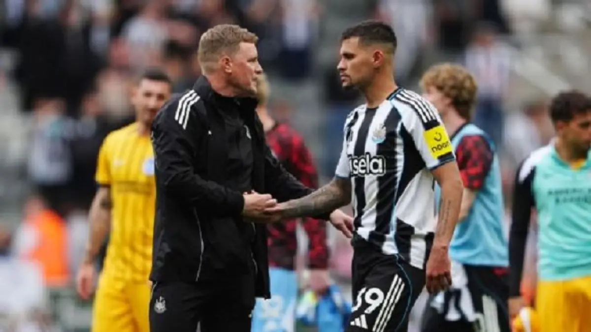 Eddie Howe menunjuk Bruno Guimaraes sebagai kapten Newcastle pada tahun 2024. (Owen Humphreys/PA Images via Getty Images)