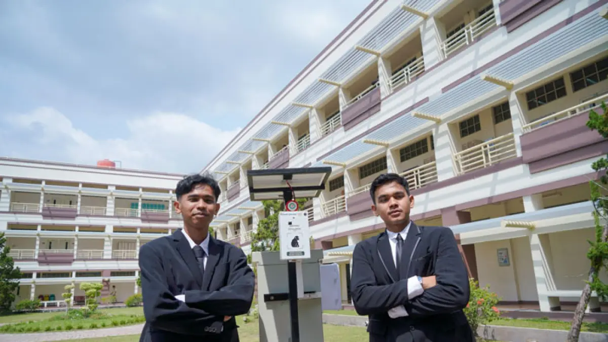 Muhammad Irgi Fahrezi dan Gilang Prasetya Anugrah, mahasiswa Prodi Teknologi Rekayasa Sistem Elektronika PCR Kembangkan Sistem Pendeteksi Monyet Berbasis Image Processing. Alat ini mampu medeteksi keberadaan monyet secara reel time dengan suara buzzer. (Istimewa)