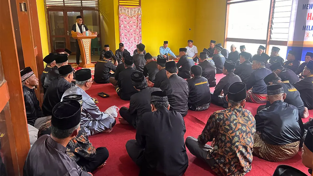 Anggota Komisi XIII DPR RI H Mafirion saat bertemu dengan datuk-datuk penghulu yang tergabung dalam Limbago Adat Nogori (LAN) Kuantan Singingi di Telukkuantan, Sabtu (25/7/2026).  (staf ahli Komisi XIII untuk riau pos)