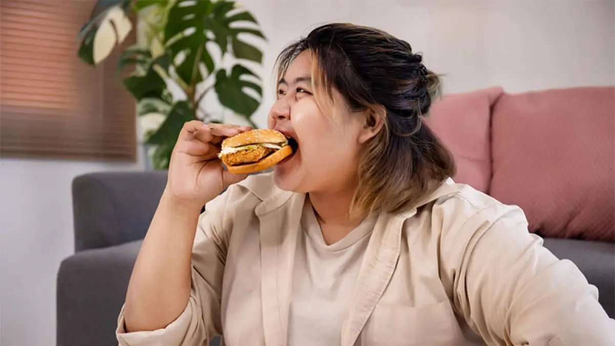 ilustrasi kebiasaan makan tidak sehat. Sumber foto: Freepik

