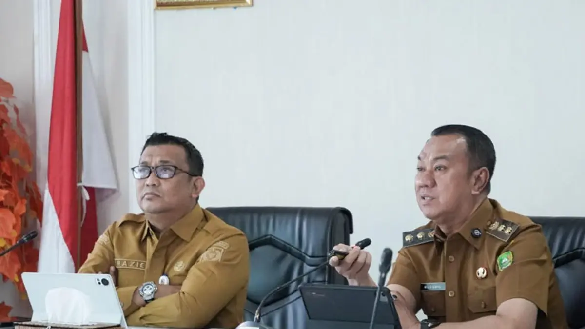 Wabup Meranti Muzamil Baharudin melakukan audiensi dengan Direktur Toponimi dan Batas Daerah Raziras Rahmadillah, SSTP, MA dan Direktur Dekonsentrasi, Tugas Pembantuan, dan Kerja Sama, Dr. Elfin Elyas, S.Sos., M.Si di Kantor Ditjen Bina Administrasi Kewilayahan Kemendagri, Jakarta, Senin (27/7/2026). (Istimewa)