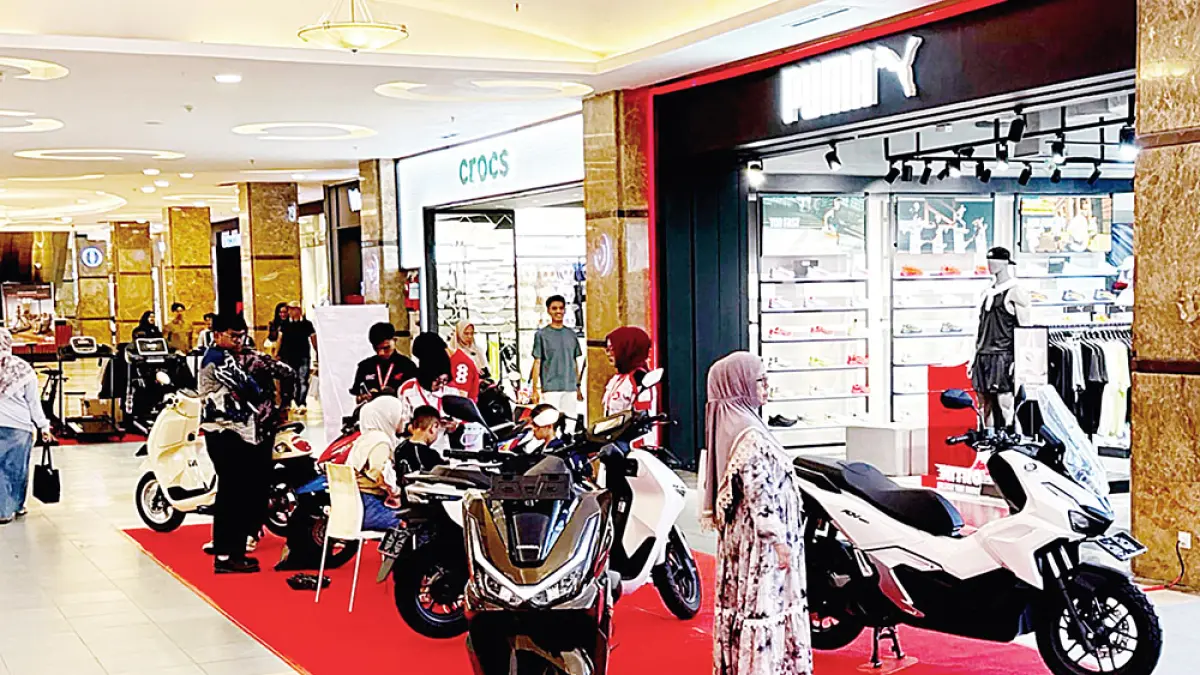 Pengunjung Mal SKA melihat pameran Honda AT Family Day yang digelar PT Capella Dinamik Nusantara (Capella Honda), Sabtu (25/7/2026). (PT Capella Dinamik Nusantara untuk riau pos)
