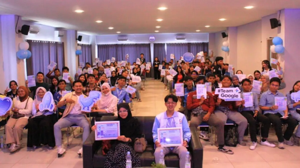 Foto bersama dalam kegiatan mahasiswa Institut Bisnis dan Teknologi (IBT) Pelita Indonesia (PI)menggelar kegiatan Google Fill and Feel Festival dengan tema “New Knowledge, New Upgrade”. Kegiatan berlangsung di Kampus 2 IBT Pelita Indonesia belum lama ini.(Istimewa)