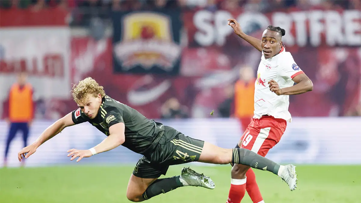 Penyerang RB Leipzig,  Yan Diomande (kanan), berebut bola dengan bek Union Berlin,  Leopold Querfeld, dalam pertandingan Bundesliga Jerman. beberapa waktu lalu. (Ronny HARTMANN/AFP)