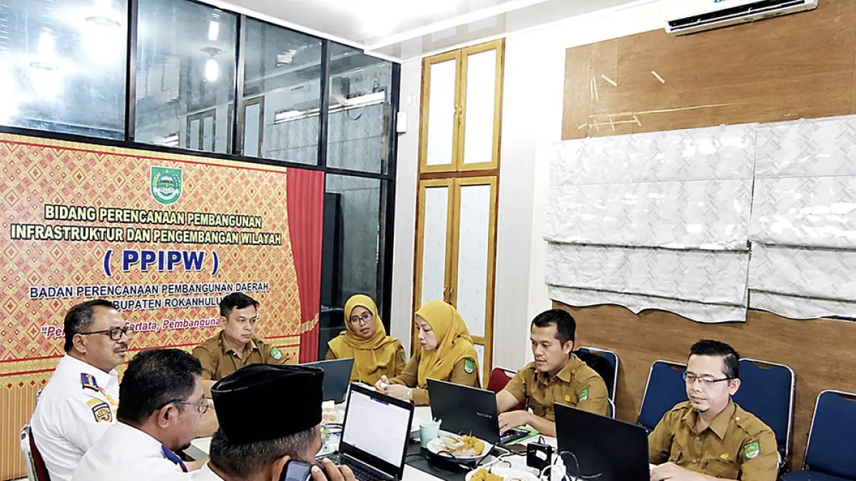 RKPD: Tim Pokja 2 Bidang Infrastruktur Pengembangan Kewilayahan Bapperida Rohul bersama Dishub membahas rancangan perubahan RKPD Tahun Anggaran 2026, Senin (27/7/2026). (Dinas Kominfo Rohul untuk Riau Pos)