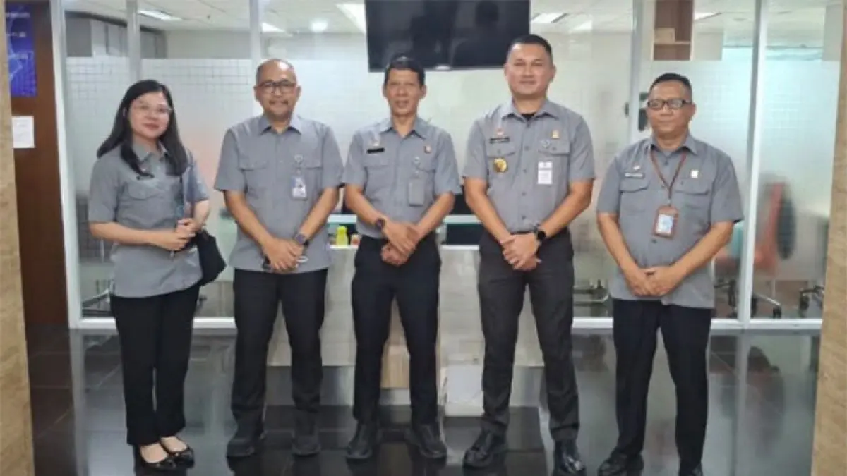 Tim Kanwil Kemenkum Riau foto bersama Ditjen AHU Kemenkum RI usai melakukan koordinasi, Senin (27/7/2026). Ft Humas Kanwil Kemenkum Riau