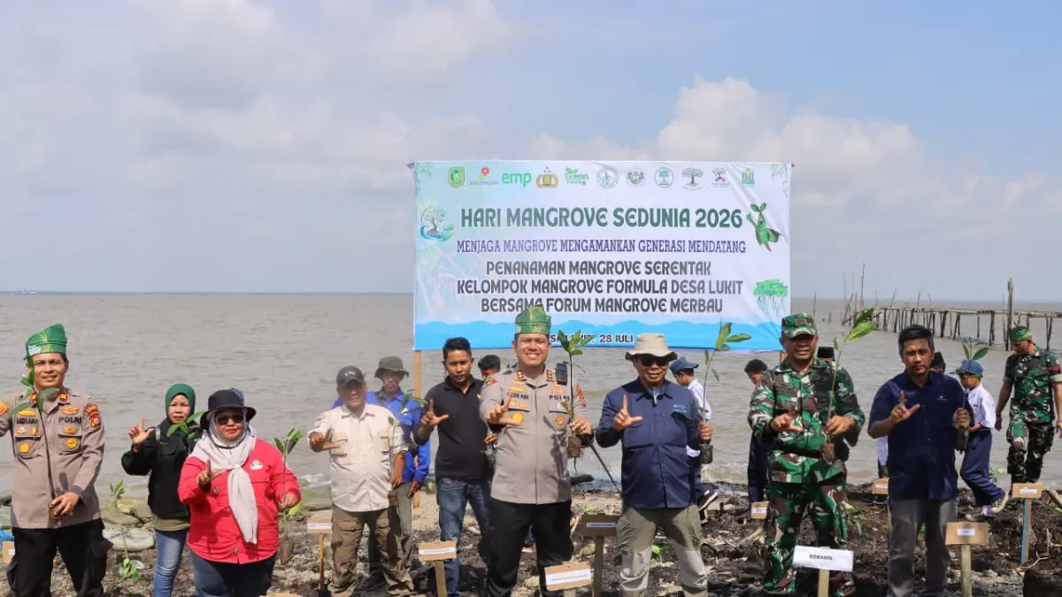 PT Imbang Tata Alam bersama Polres Kepulauan Meranti menanam ratusan bibit mangrove di Desa Lukit, Kecamatan Merbau, sebagai bagian dari upaya menjaga kelestarian kawasan pesisir sekaligus mendukung keberlanjutan operasi perusahaan dan pemberdayaan ekonomi masyarakat.