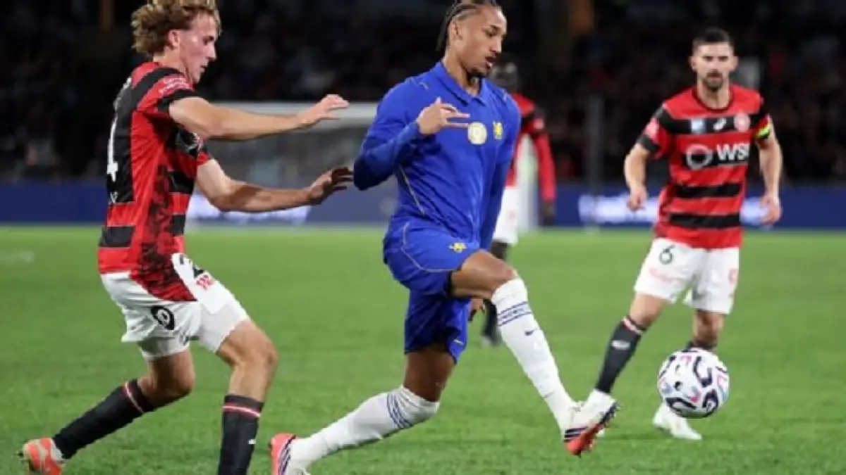 Penyerang Chelsea asal Brasil Joao Pedro (tengah) mencetak hattrick di Sydney (Matt King/Getty Images)