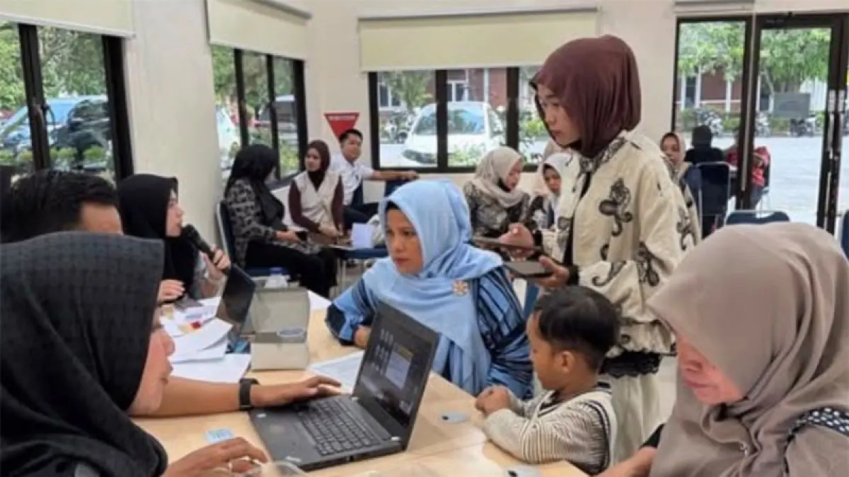 Petugas Kanwil Kemenkum Riau melayani Pengajuan Permohonan Pendaftaran Kekayaan Intelektual Merek dan Hak Cipta bagi pelaku UMKM binaam RAPP, Selasa (28/7/2026). Humas Kanwil Kemenkum Riau