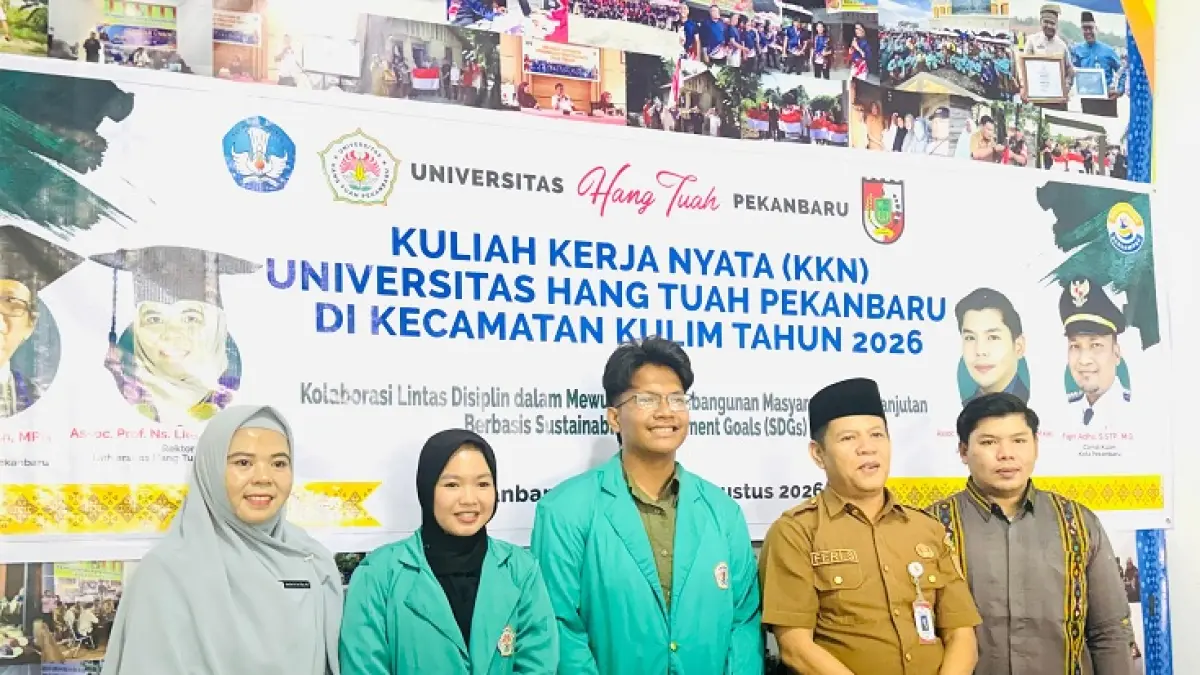 Rektor UHTP bersama jajaran dan Pemerintah Kecamatan Kulim saat penyerahan 295 mahasiswa peserta KKN UHTP Tahun 2026 secara simbolis, Selasa (28/7/2026). (UHTP Untuk Riau Pos)

&nbsp;