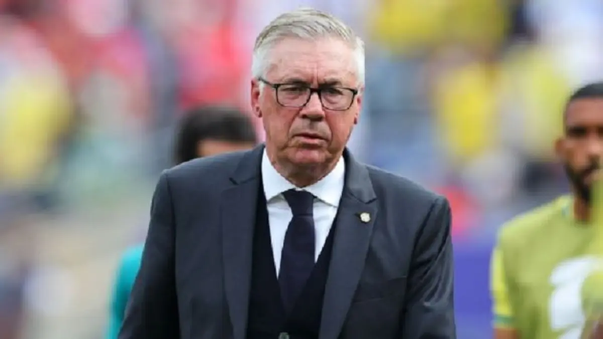 Carlo Ancelotti saat memimpin Brasil di Babak 16 besar Piala Dunia melawan Norwegia. Dia menolak tawaran yang datang kepadanya untuk melatih Timnas Italia. (Rich Graessle/Icon Sportswire via Getty Images)

&nbsp;
