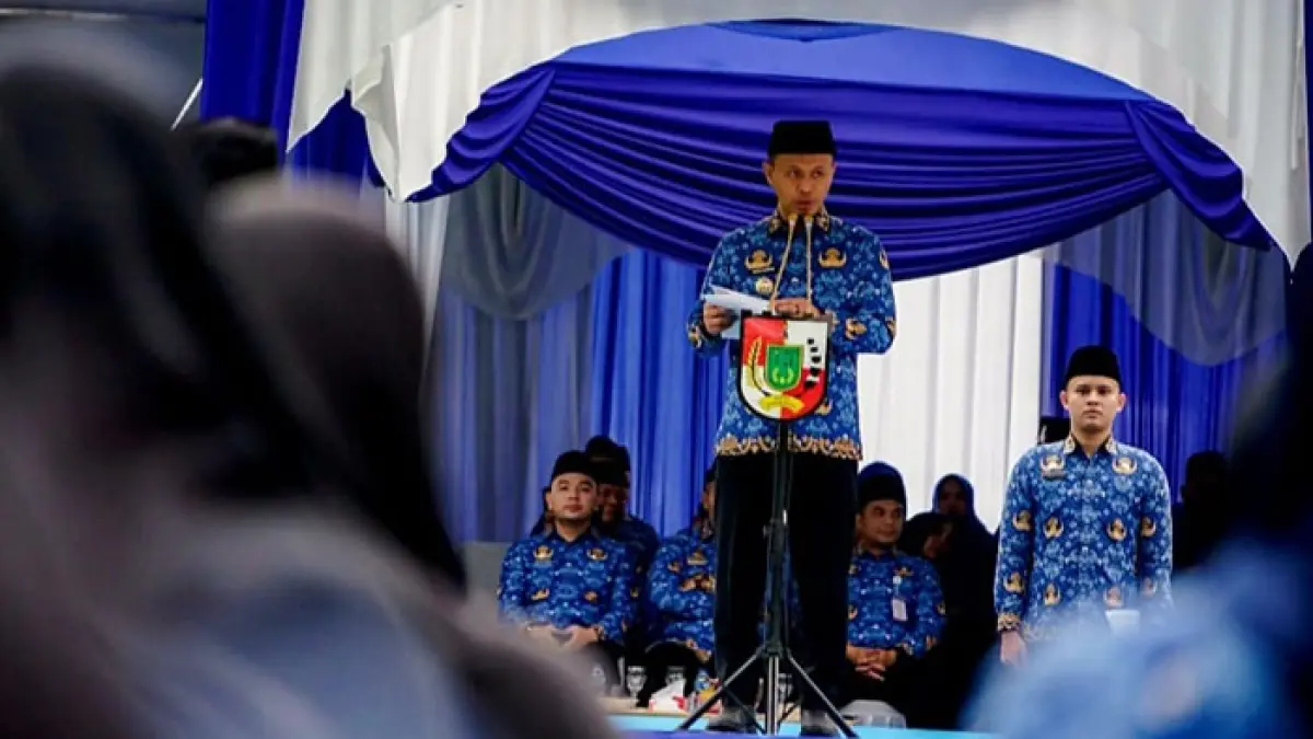 Wako Pekanbaru Agung Nugroho saat memimpin apel peringatan Hari Koperasi Nasional ke-79 tingkat Kota Pekanbaru di halaman Mal Pelayanan Publik (MPP). (Dokpim Pemko Pekanbaru untuk Riaupos.co)