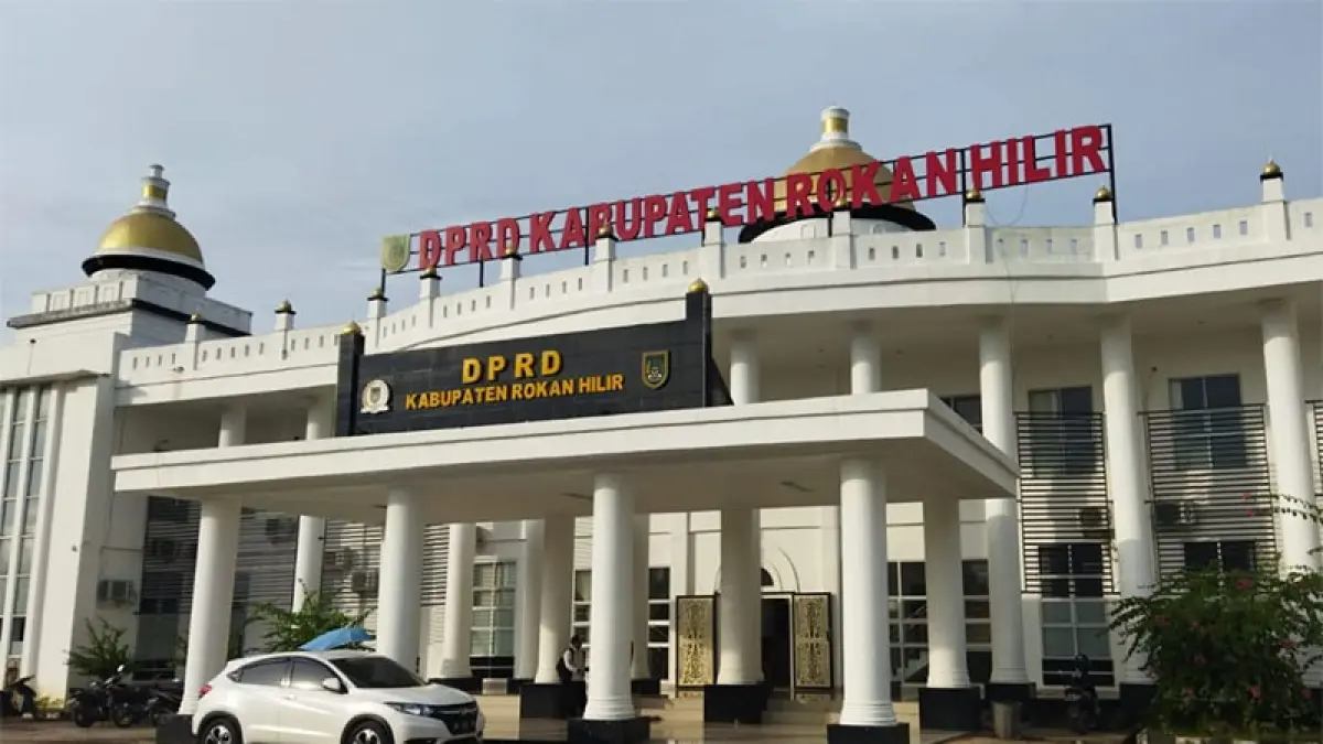 Gedung DPRD Rohil di Batu Enam, Bagansiapiapi. (Dok Riaupos.co)
