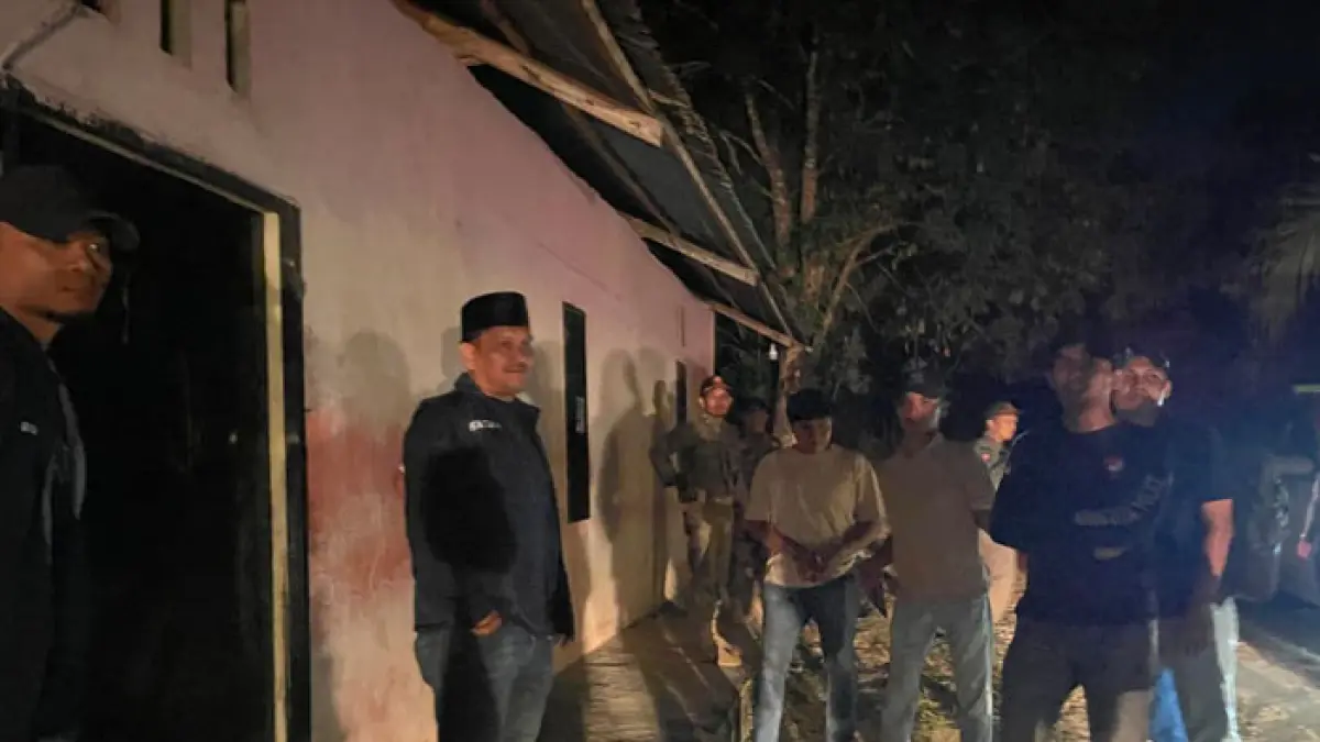 Razia Pekat dilakukan oleh Satpol PP-PKP Kuansing dan Polres Kuansing di warung remang-remang belakang Komplek Pemkab Kuansing. (Satpol PP-PKP Kuansing/Istimewa)