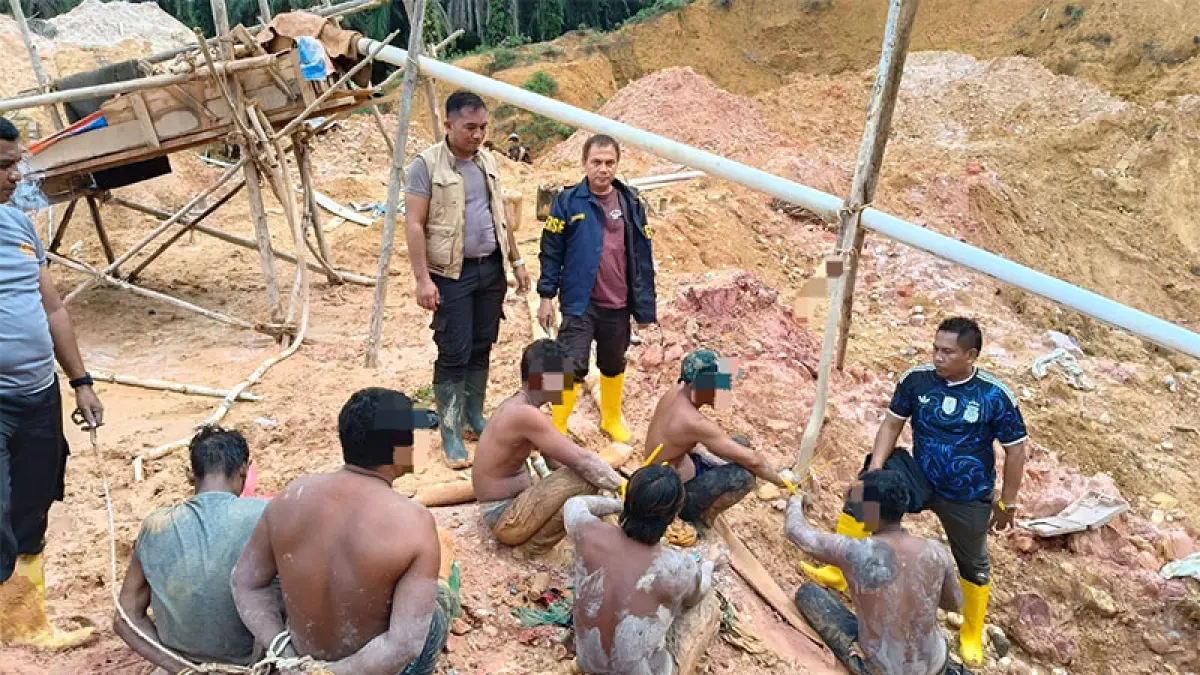 Tim Polda Riau dan Polres Kuansing berhasil membekuk para pelaku PETI dalam razia gabungan, Kamis (30/7/2026) di Desa Serosah Kecamatan Hulu Kuantan. Foto Polres Kuansing