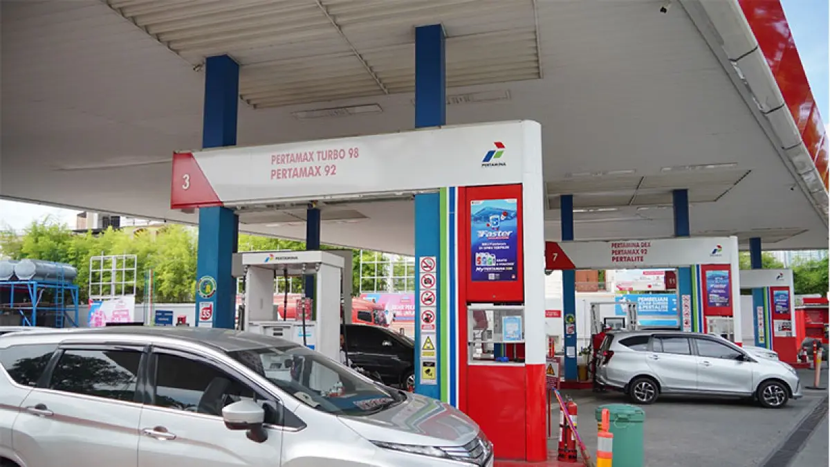 Mobil mengisi BBM non subsidi baru-baru ini. (Dok Riaupos.co)