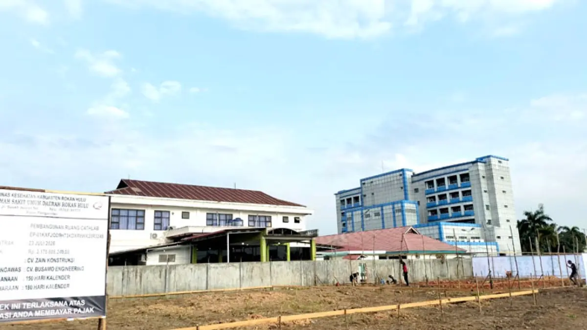 Dua proyek fisik Pembangunan Ruang Cathlab dan CDSC RSUD Rokan Hulu dengan anggaran miliaran rupiah dari DAK Fisik Kemenkes RI mulai dikerjakan, Sabtu (1/8/2026). (Engki Prima Putra/Riaupos.co)