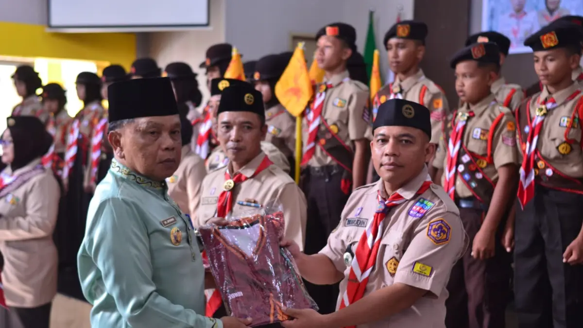 Bupati Kepulauan Meranti, AKBP (Purn) H. Asmar, saat melepas kontingen di Gedung Kuning Kantor Bupati Kepulauan Meranti, Senin (3/8/2026),(DISKOMINFO MERANTI UNTUK RIAUPOS.CO)