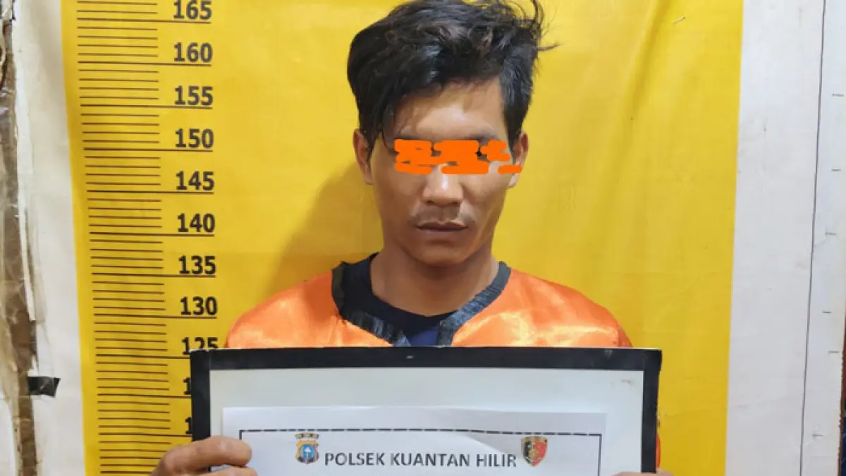 Pelaku pembacokan warga Desa Pulau Kulur Kecamatan Kuantan Hilir Seberang yang diamankan Polsek Kuantan Hilir, Senin (3/8/2026). (Polsek Kuantan Hilir untuk Riaupos.co)