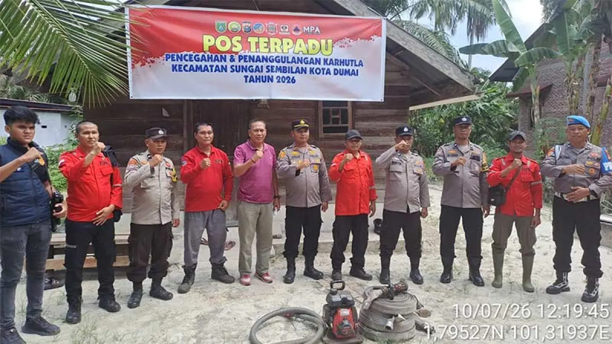Tim Pencegahan Karhutla foto bersama di Kota Dumai. (Istimewa)