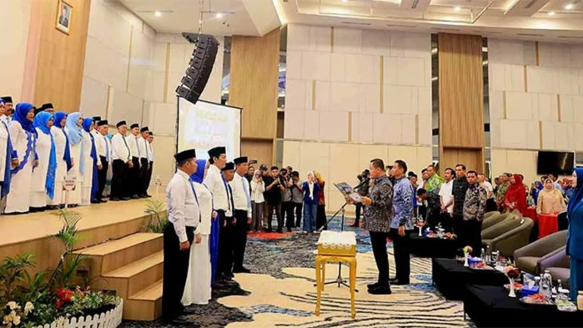 Wali Kota Pekanbaru Agung Nugroho melantik dan mengukuhkan 27 Ketua RW dan 127 Ketua RT se-Kecamatan Bukit Raya. (Istimewa)