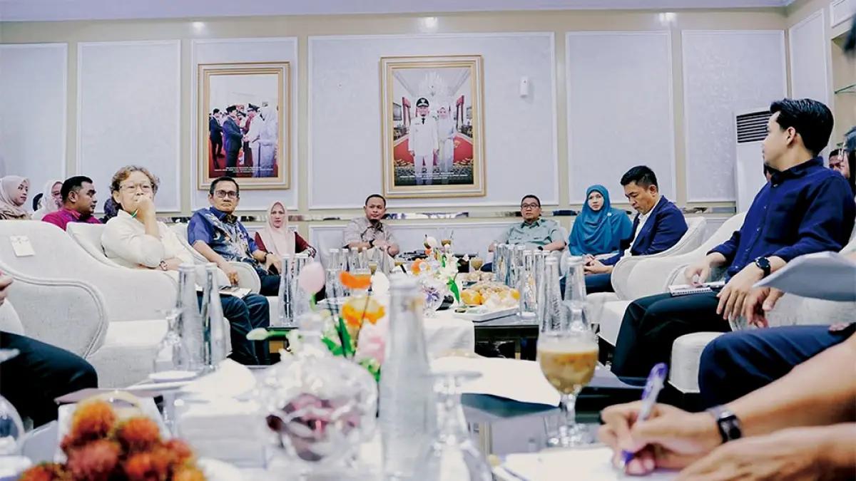 Wali Kota Pekanbaru Agung Nugroho didampingi Wakil Wali Kota Pekanbaru Markarius Anwar memimpin rapat pematangan akhir persiapan Pekanbaru sebagai tuan rumah Green Cities Mayors’ Caucus  Indonesia-Malaysia-Thailand Growth Triangle ke-9 Tahun 2026 di Pekanbaru, Ahad (2/8/2026). (ISTIMEWA)