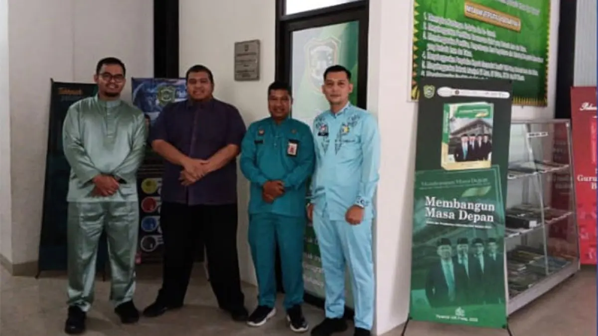 Tim Kerja Bidang Kekayaan Intelektual Kementerian Hukum Riau foto bersama Tim Sentra KI UIR, Senin (3/8/2026). (Humas Kanwil Kemenkum Riau)