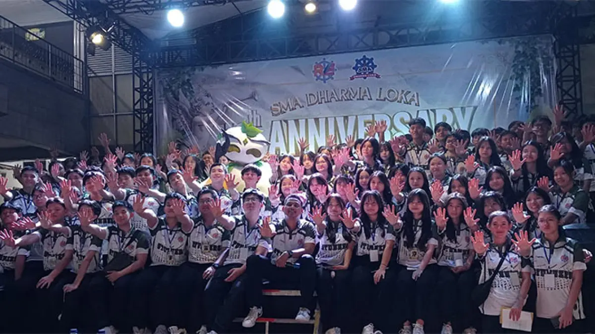 Panitia Rivive 4.0 SMA Dharma Loka Pekanbaru foto bersama, Selasa (4/8/2026). Prapti Dwi Lestari
