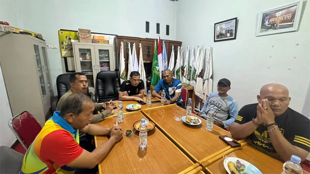 Pelatih PON dan Peparnas 2024 menggelar rapat persiapan rencana aksi menuntut penyelesaian bonus prestasi di Kantor NPC Riau, Pekanbaru, Selasa (4/8/2026). PELATIH PON RIAU UNTUK RIAUPOS.CO&nbsp;
