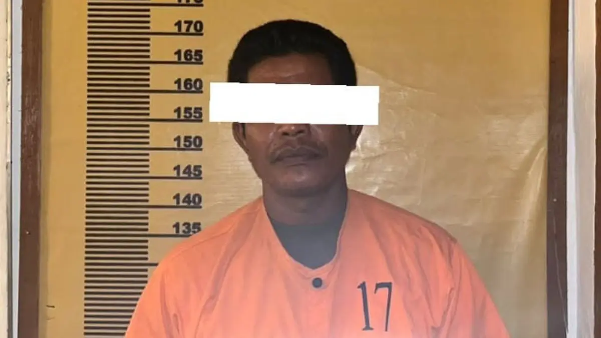 Satu di antara dua pelaku penganiayaan di dapur SPPG Desa Koto Pait Beringin, Kecamatan Talang Muandau, Kabupaten Bengkalis. (Istimewa)