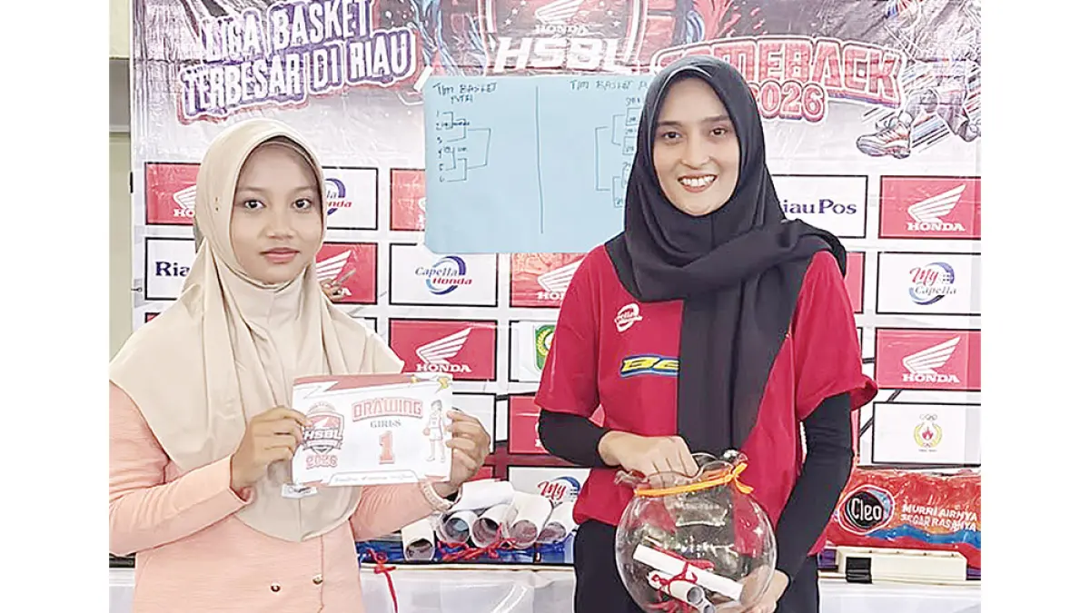 Siswa SMAN 1 Tualang memperlihatkan drawing dalam TM di GOR Tualang, Selasa (4/8/2026). (monang lubis/riau pos)